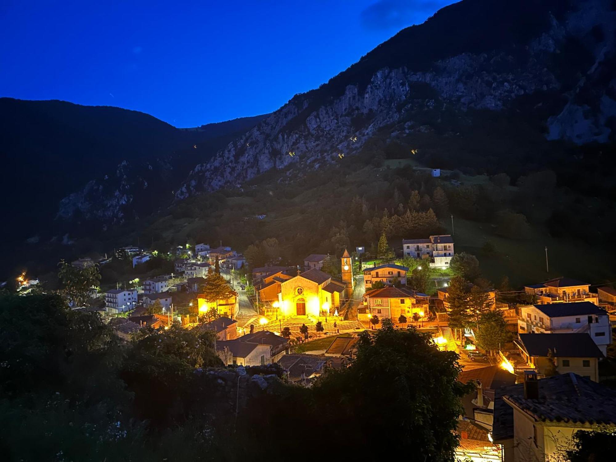 Mariella Vernile Civitella Roveto Bagian luar foto